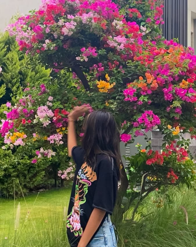 hidden face girl pic for dp in hd​ new